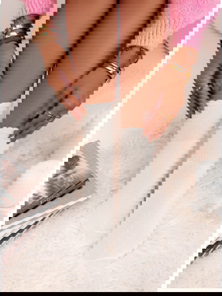 Białe skarpetki z ozdobną... 2