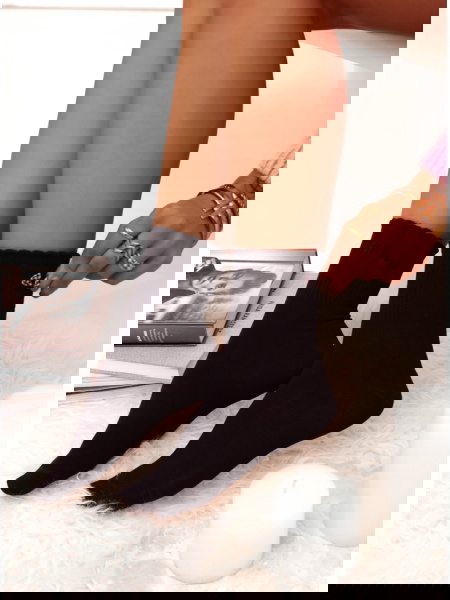 Czarne skarpetki z ozdobną...