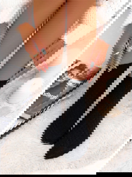 Czarne skarpetki z ozdobną...