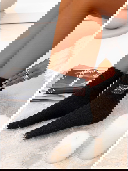 Czarne skarpetki z ozdobną... 2