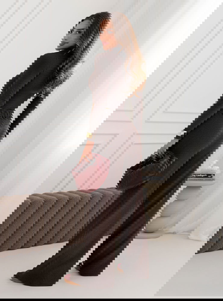 Czekoladowy prążkowany komplet bluzka...