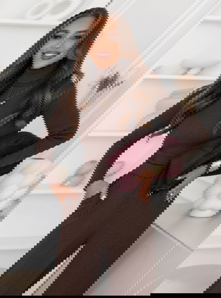 Czekoladowy prążkowany komplet bluzka...