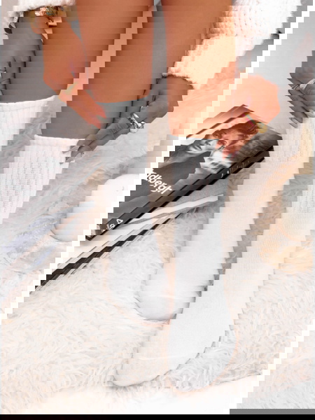 Białe skarpetki z ozdobnym... 2