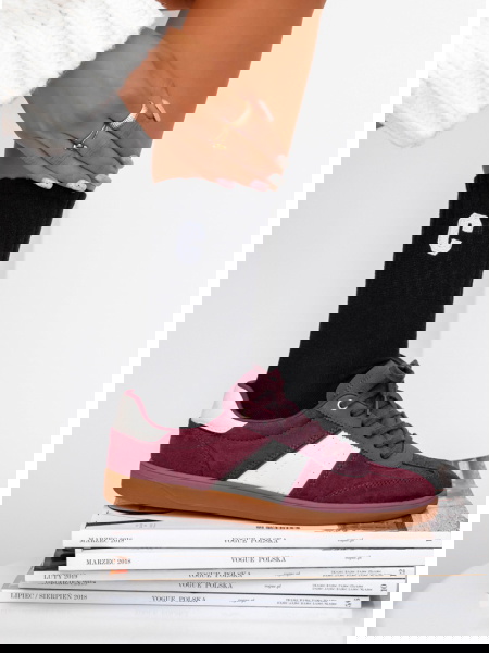 Czarne skarpetki z ozdobnym...