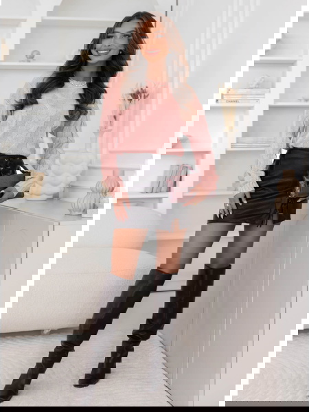 Pudrowy sweter z... 2