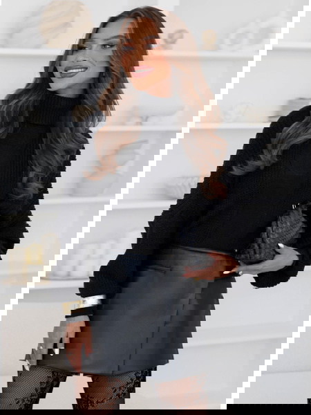 Czarny sweter oversize z...