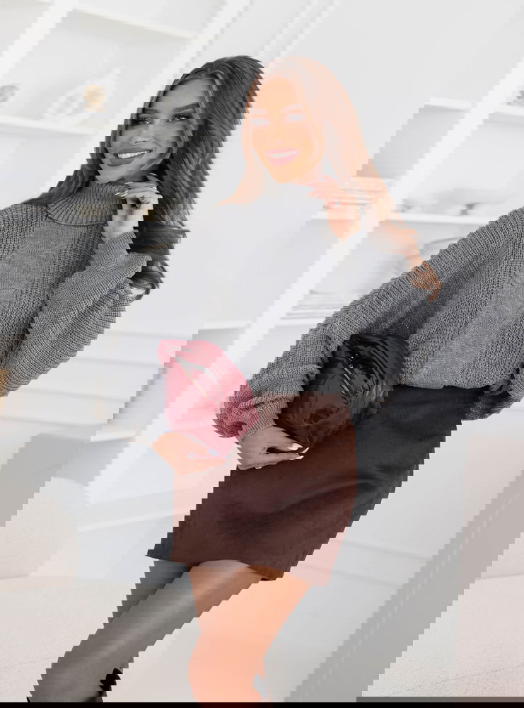 Szary sweter oversize z golfem Marym