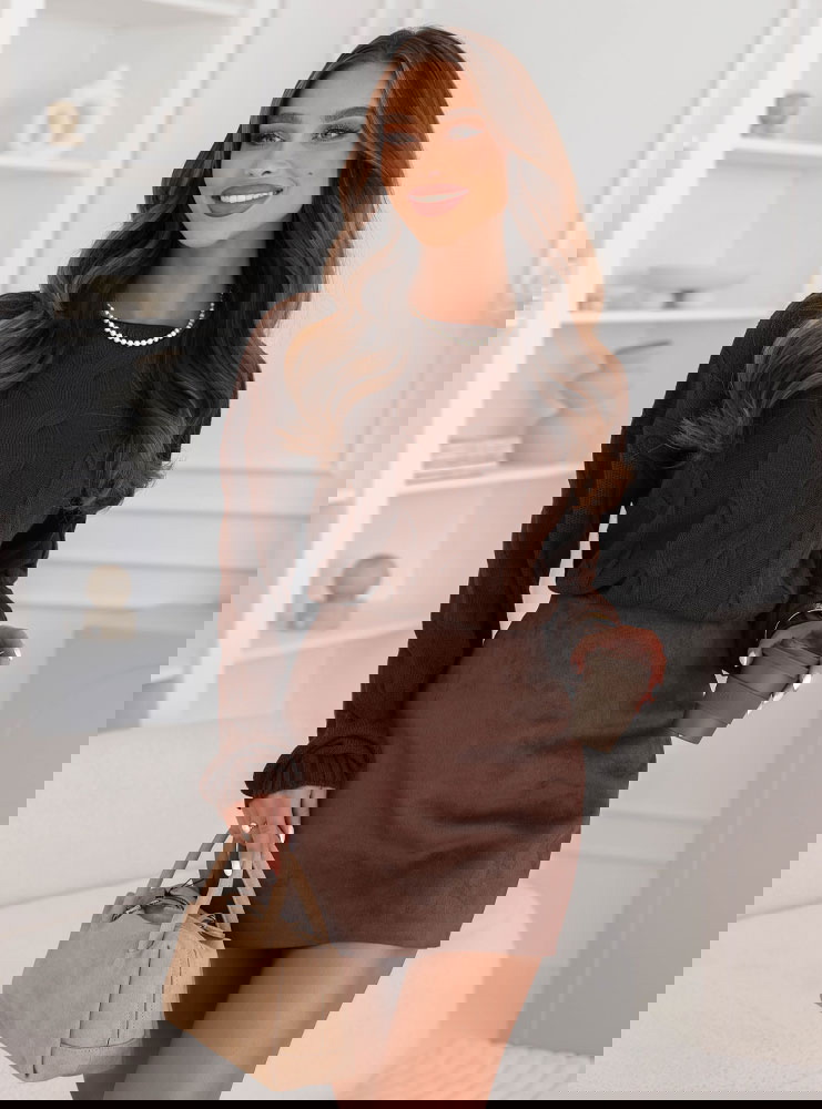 Czekoladowy sweter z warkoczowymi...