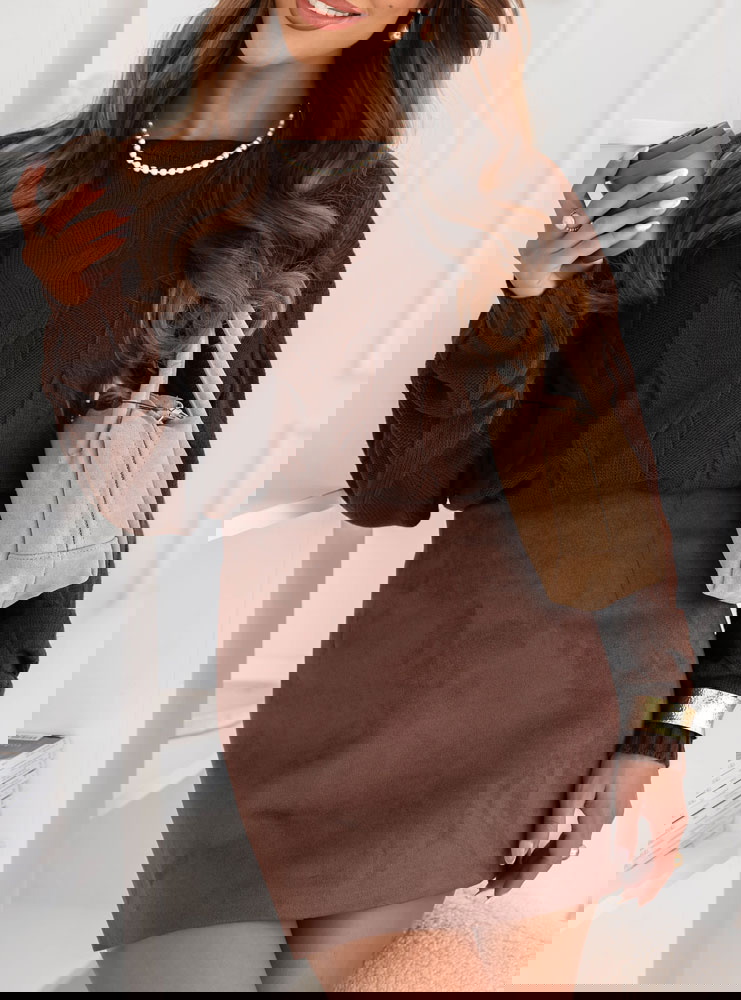 Czekoladowy sweter z warkoczowymi...