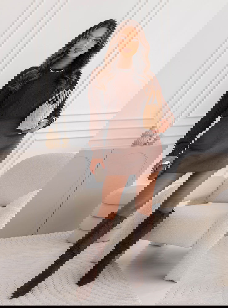 Czekoladowy sweter z warkoczowymi...