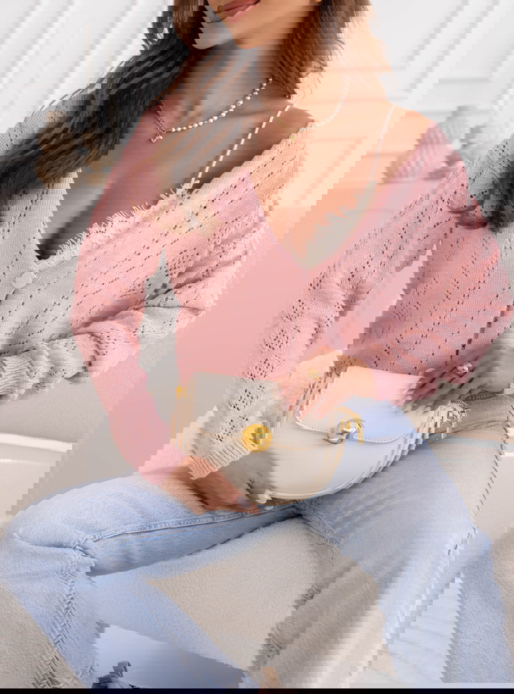 Pudrowy ażurowy sweter zapinany na guziki Bidina