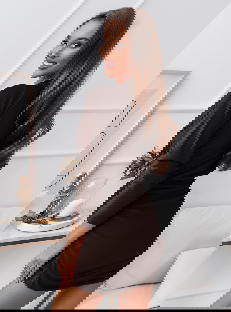 Czekoladowa welurowa sukienka z...