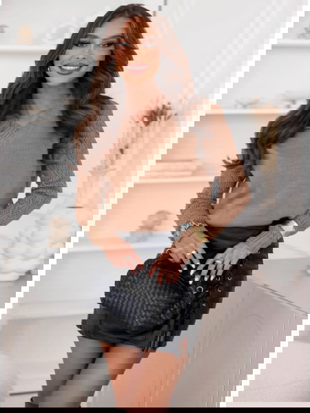 Sweter z ażurkowymi...