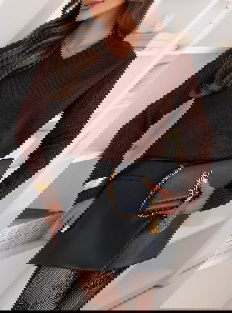 Czekoladowy sweter z ażurkowymi...