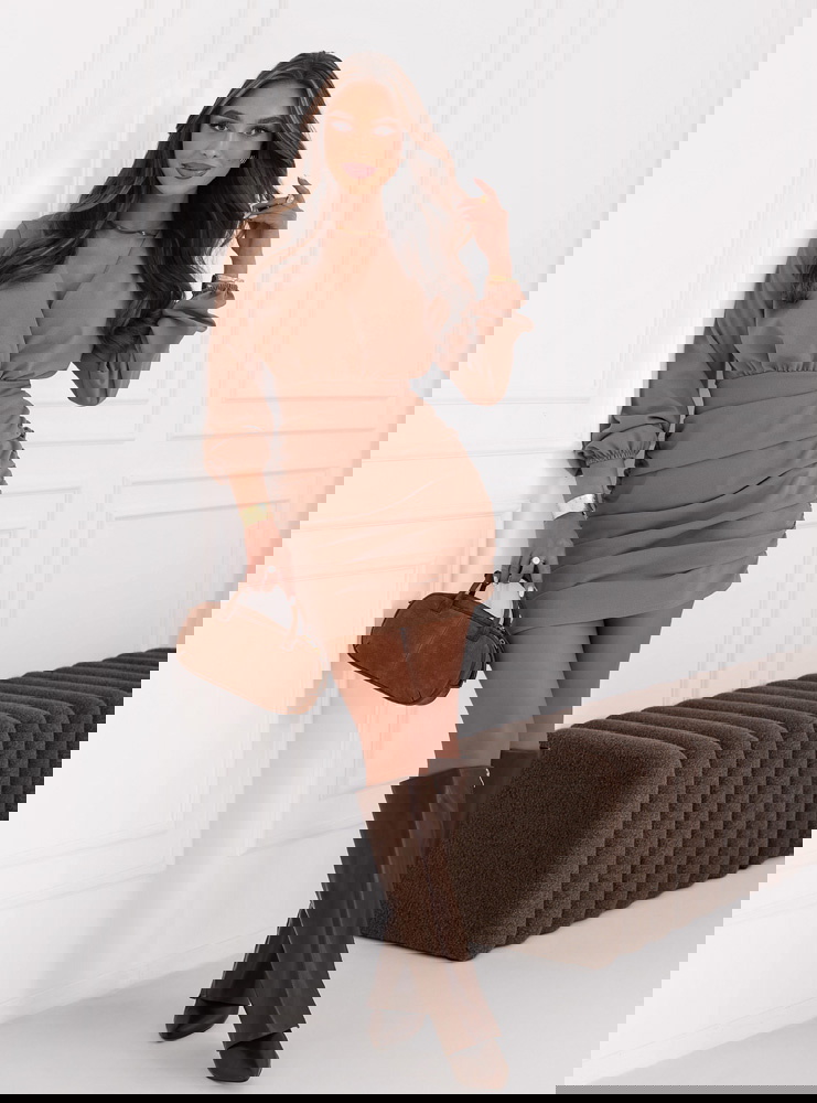 Sukienka mini z przekładanym dekoltem...