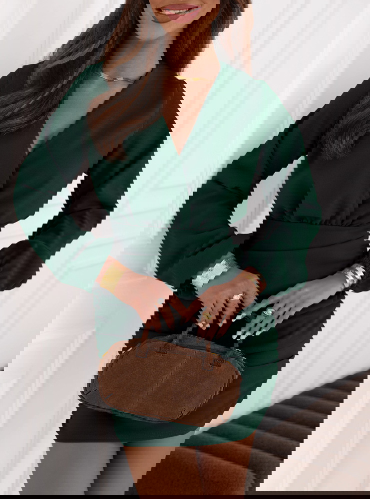 Sukienka mini z przekładanym dekoltem...