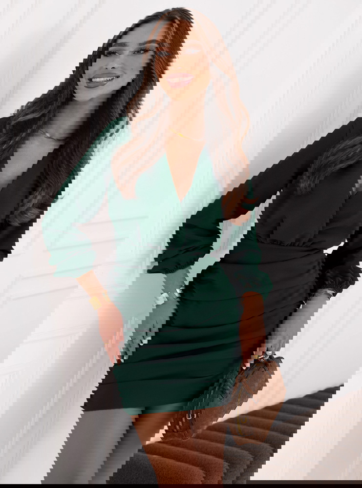 Sukienka mini z przekładanym dekoltem...