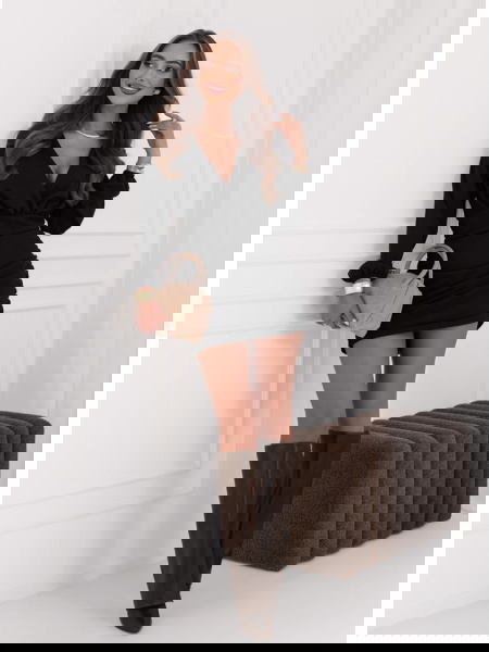 Czarna sukienka mini z... 2