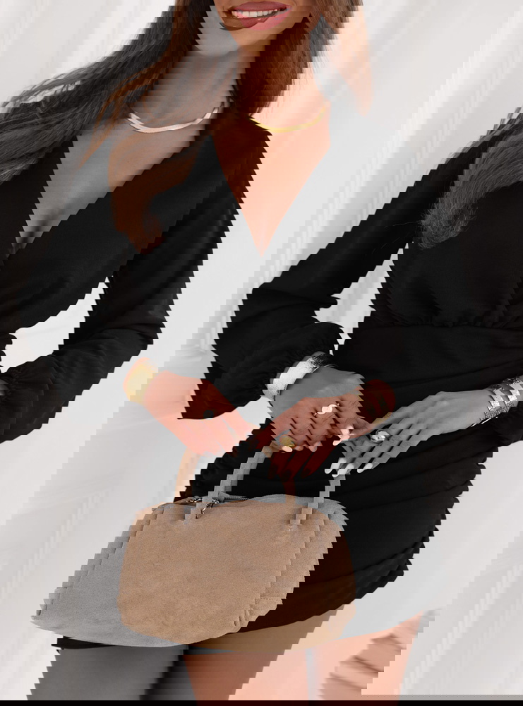 Czarna sukienka mini z przekładanym...