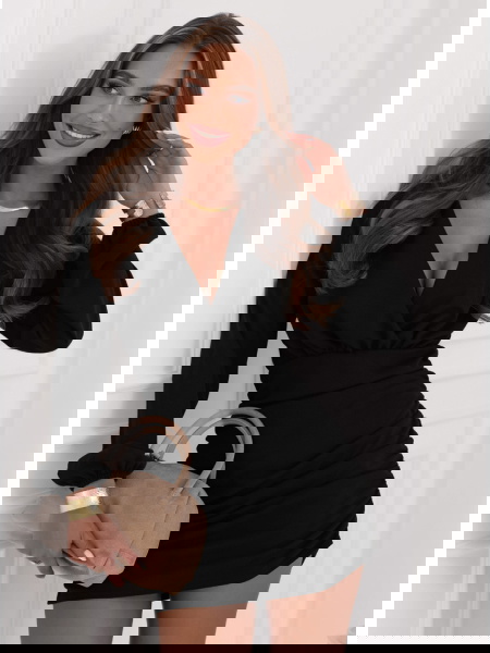 Czarna sukienka mini z...