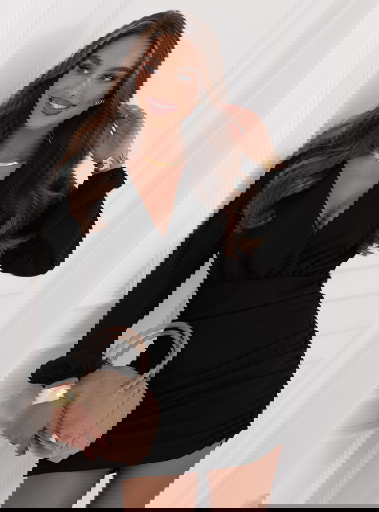 Czarna sukienka mini z przekładanym...