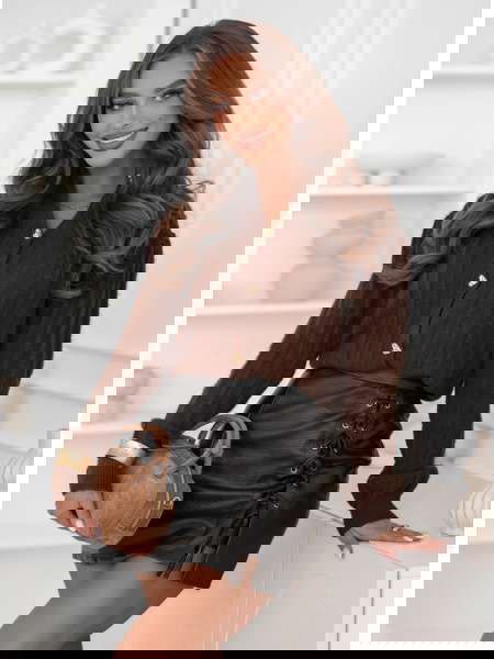 Czekoladowy sweter zapinany...