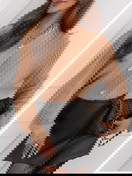 Sweter zapinany na guziki...