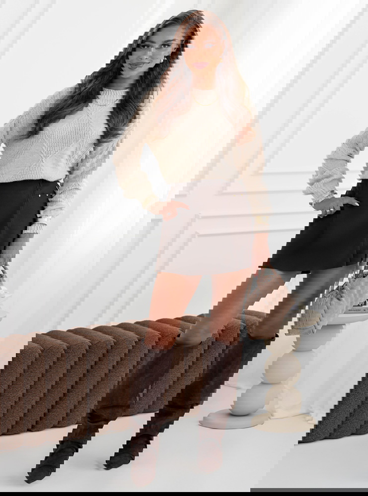 Beżowy sweter z ozdobnym splotem Rocksan