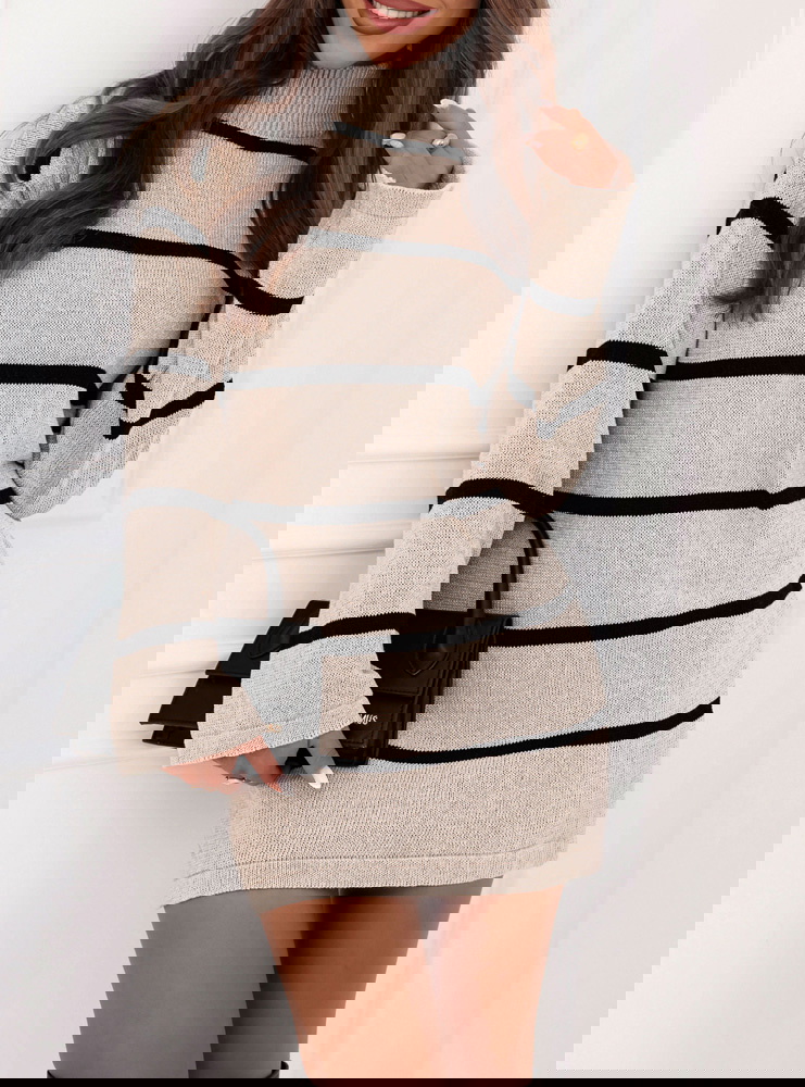 Beżowa sukienka swetrowa z golfem...