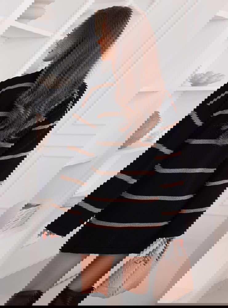 Czarna sukienka swetrowa z golfem...