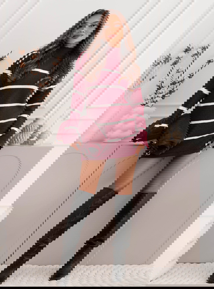 Bordowa sukienka swetrowa z golfem...