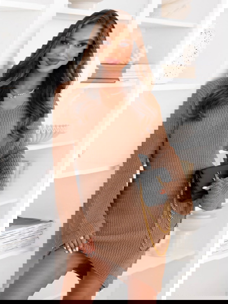 Sweterkowa sukienka Urvey -...