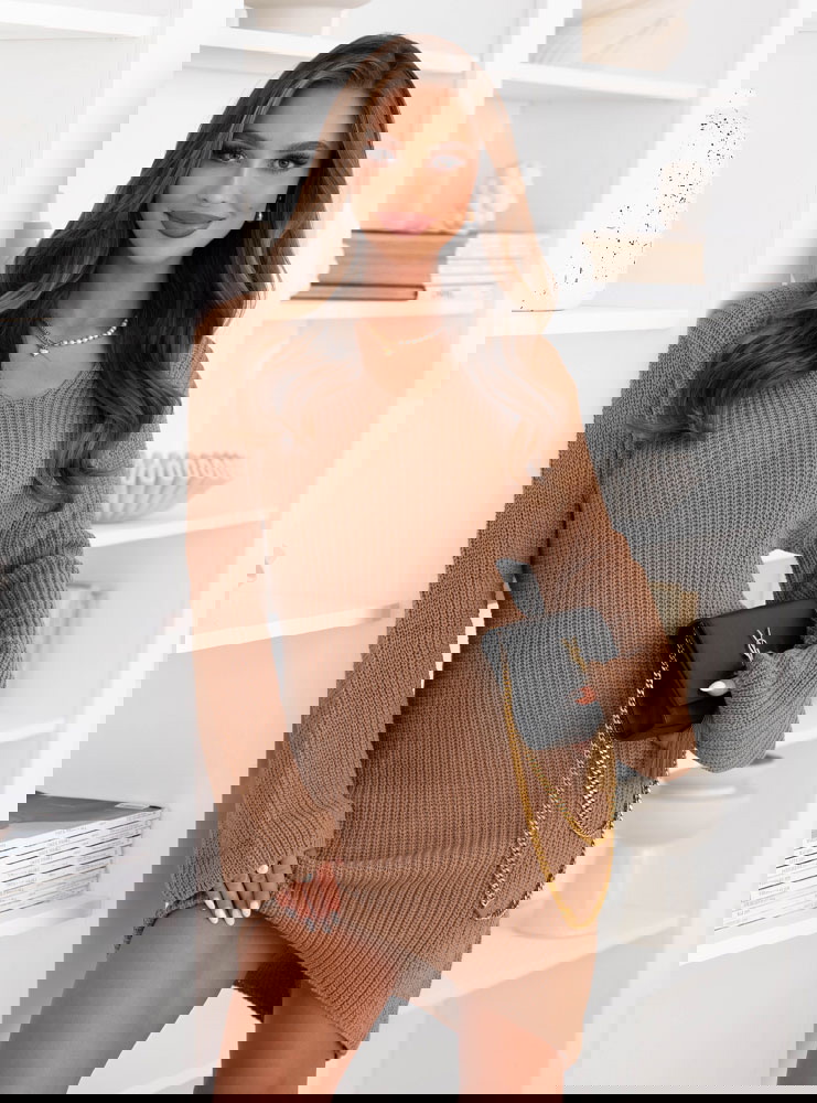 Sweterkowa sukienka Urvey - mocha mousse