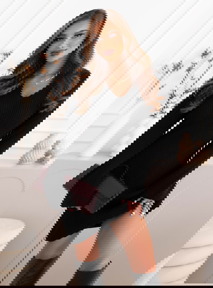 Czarna sweterkowa sukienka Urvey