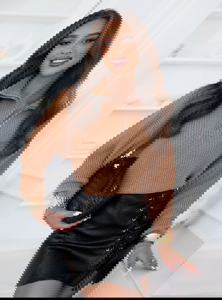 Sweter z zamkiem Raelle - mocha mousse