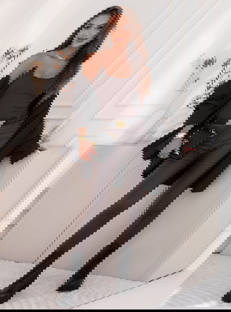 Czekoladowa prążkowana bluzka na...