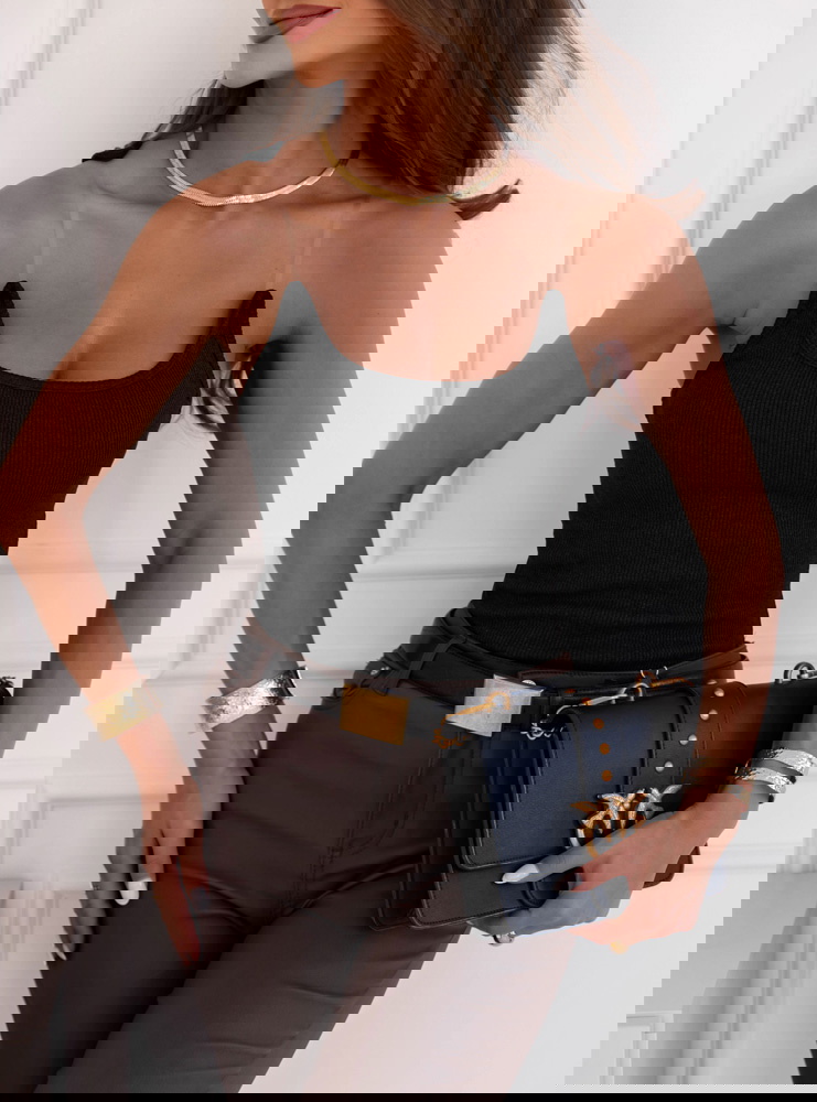 Czarna prążkowana bluzka na...