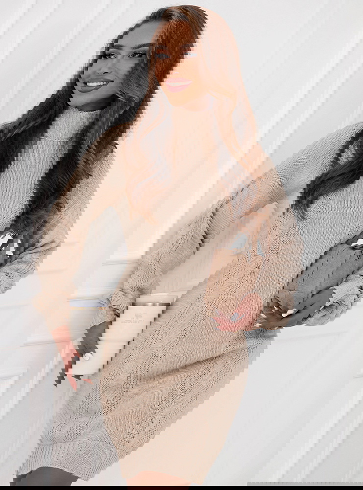 Beżowa swetrowa sukienka z golfem Malikah