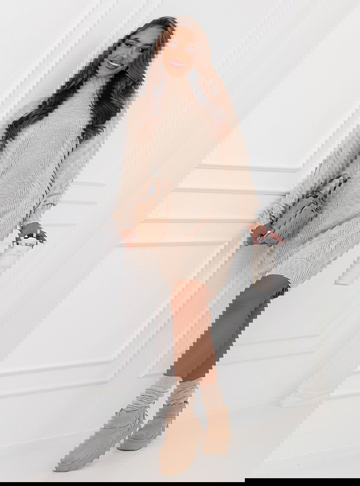 Beżowa swetrowa sukienka z golfem...