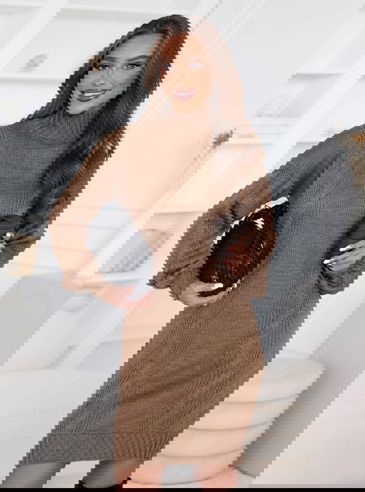 Swetrowa sukienka z golfem Malikah -...