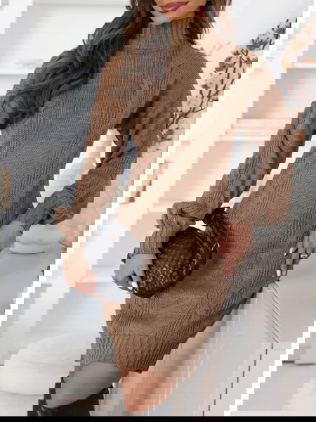 Swetrowa sukienka z golfem...