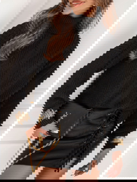 Czarny sweter z golfem i...