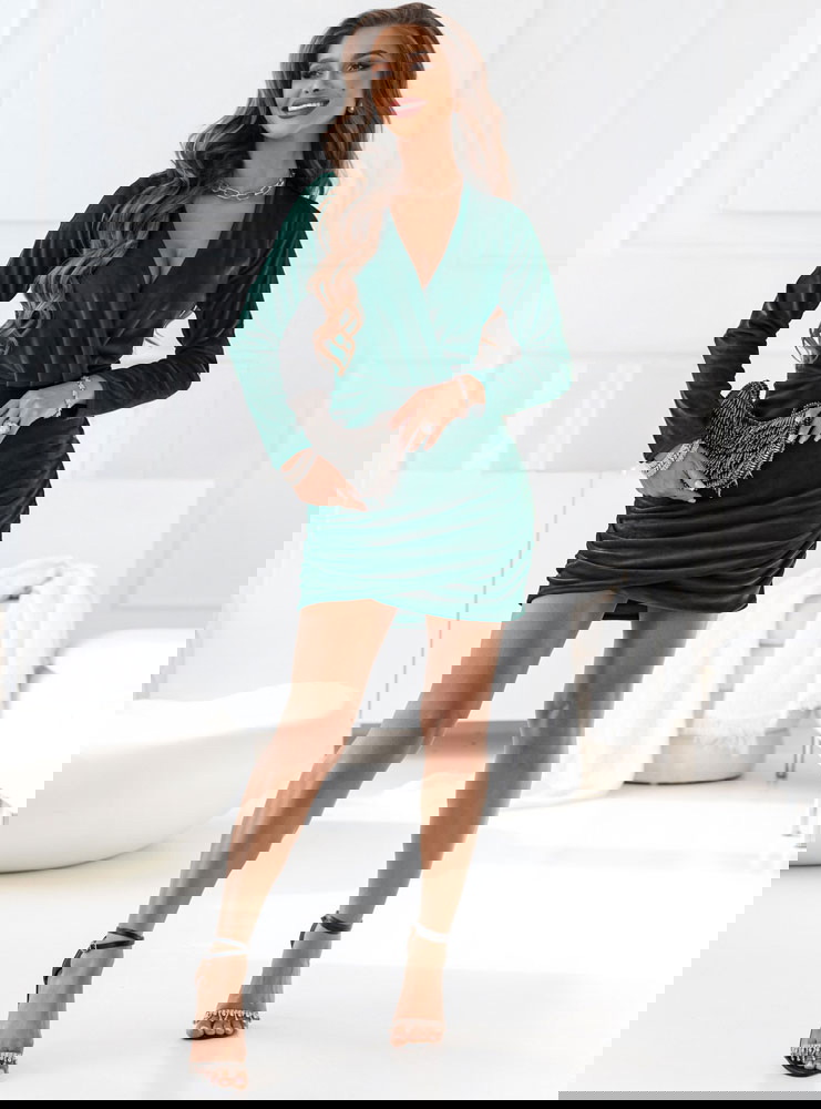 Welurowa sukienka z marszczeniami po...