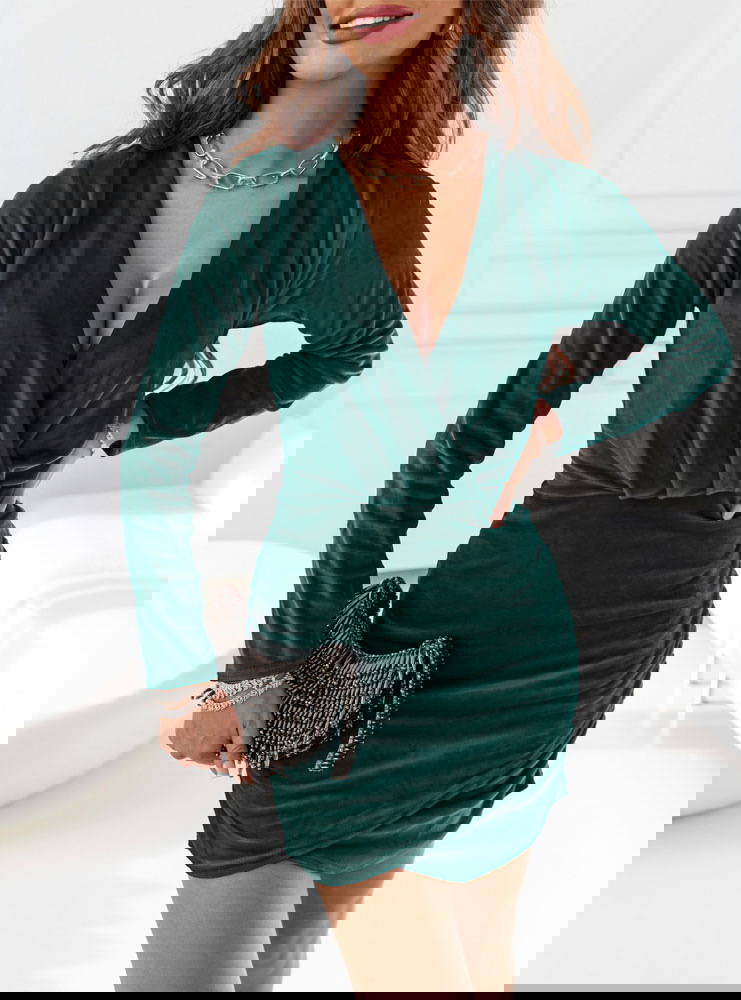 Welurowa sukienka z marszczeniami po...