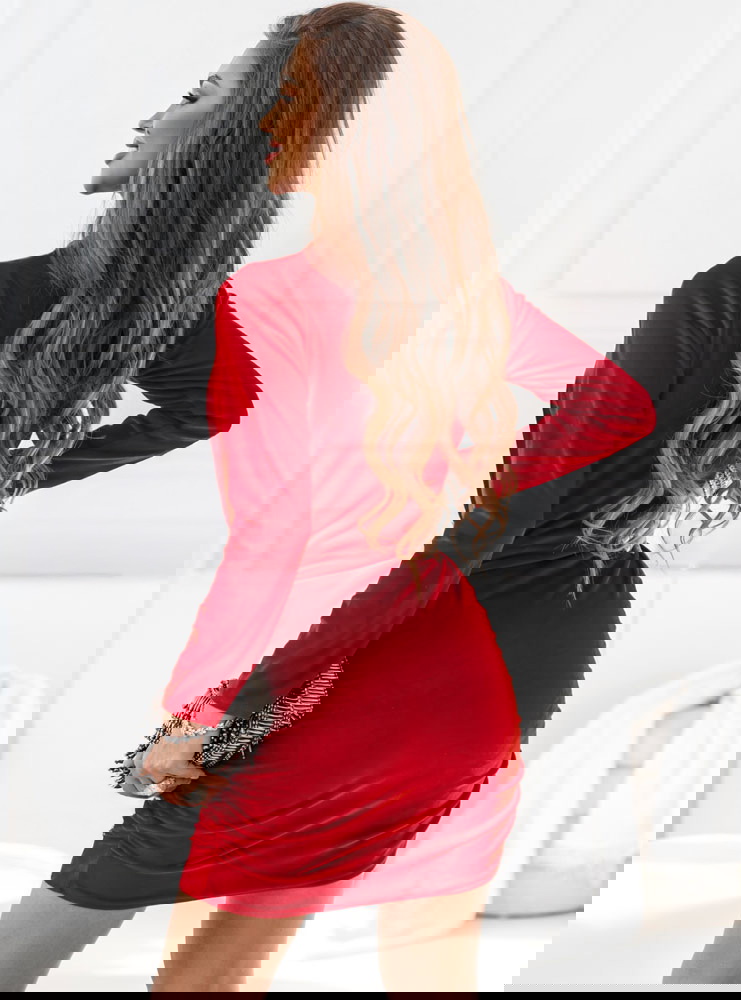 Malinowa welurowa sukienka z...