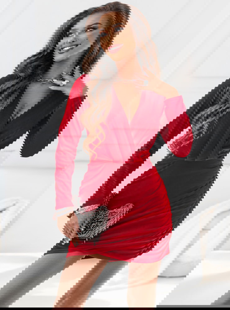 Malinowa welurowa sukienka z...