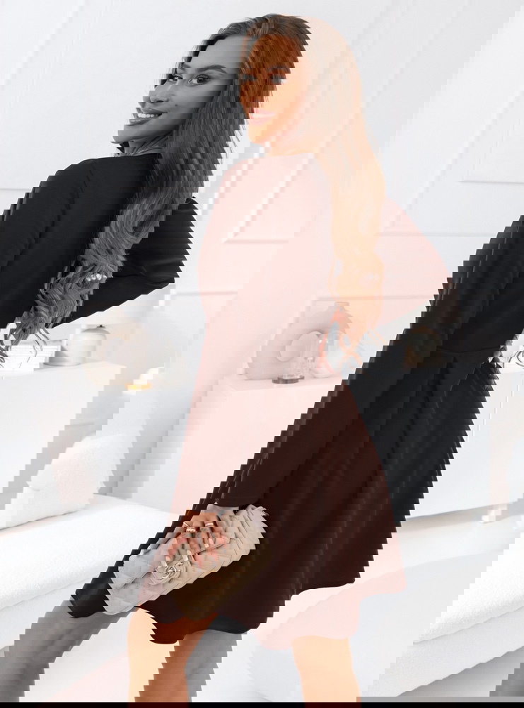 Czekoladowa sukienka z przekładanym...