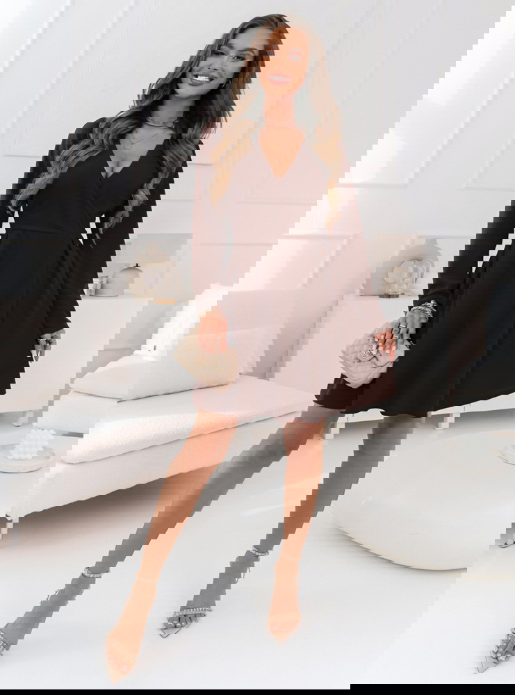 Czekoladowa sukienka z przekładanym...