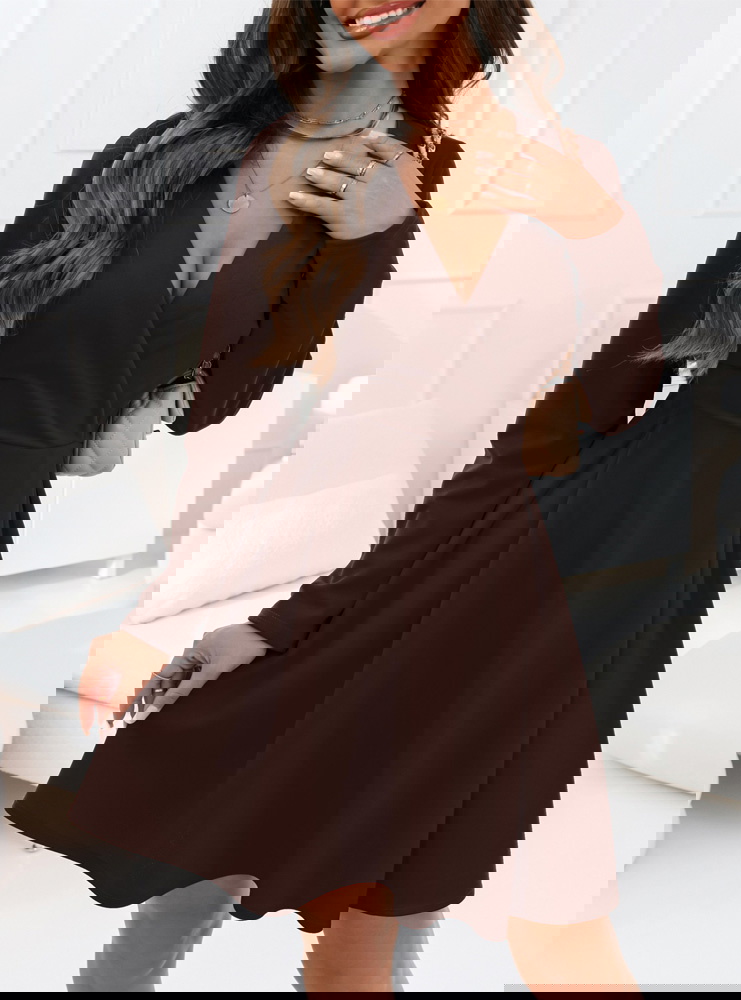 Czekoladowa sukienka z przekładanym...