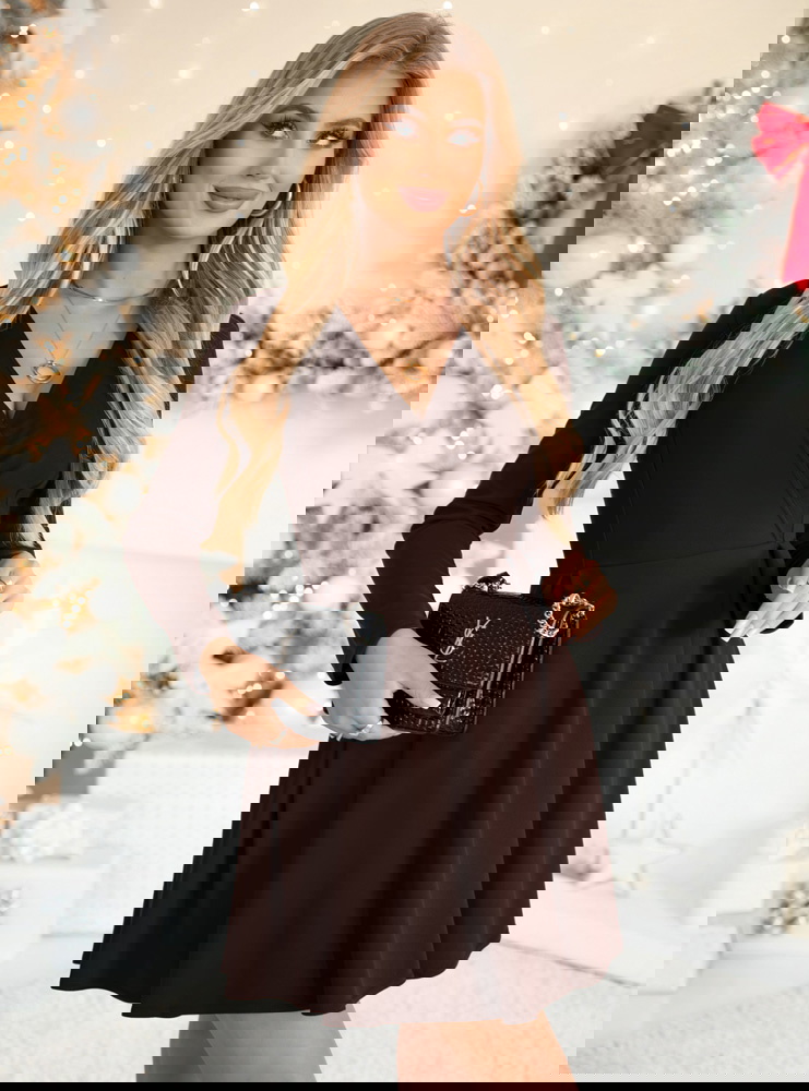 Czekoladowa sukienka z przekładanym...